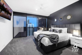 Circle on Cavill, 3 Bedroom Ocean level 57, Sleeps 8!